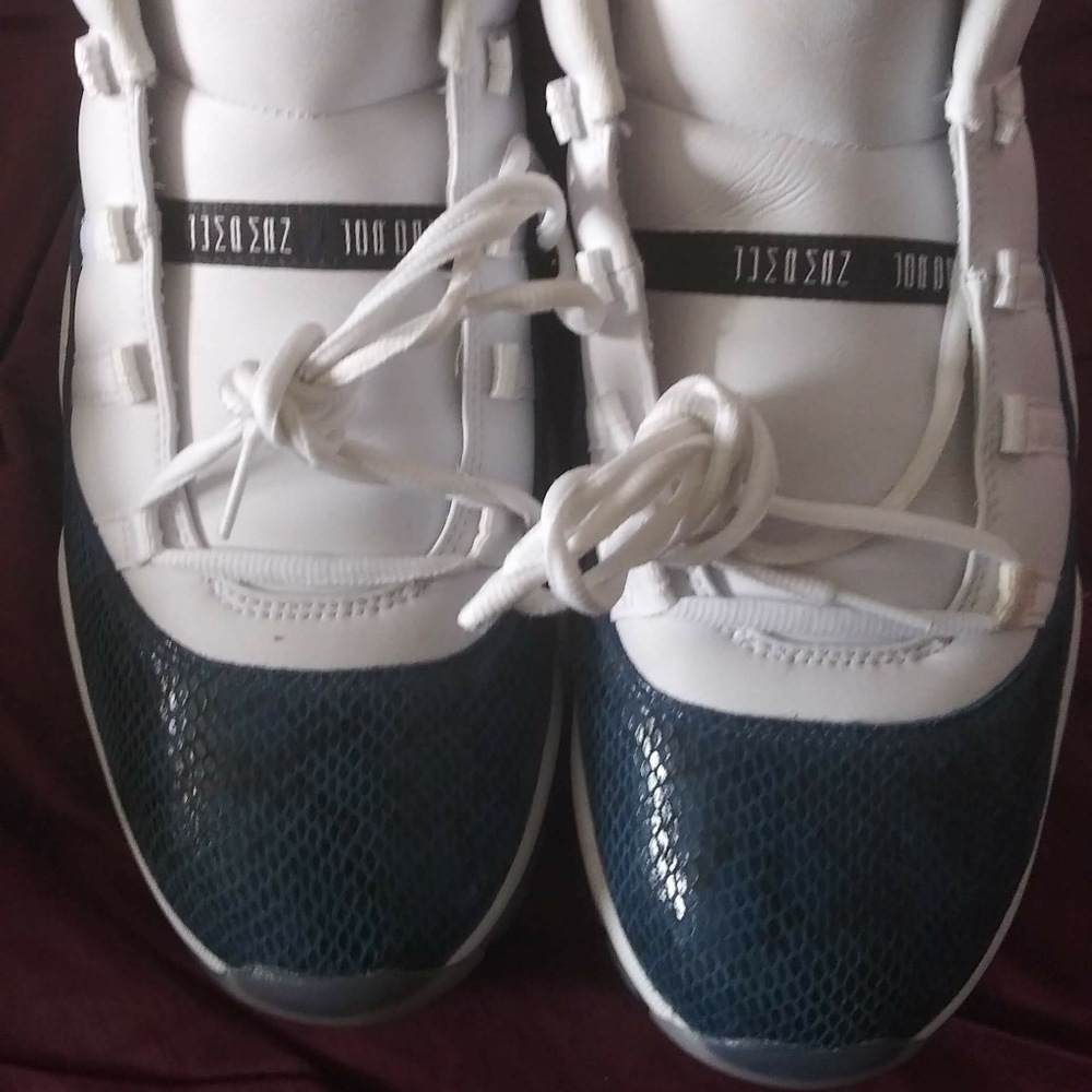 AIR JORDAN 11 RETRO LOW LE